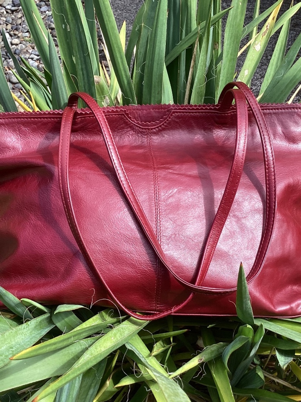 Extra Beautiful Latico USA Fine Leather Red Scalloped Top Tote Style Handbag🦋